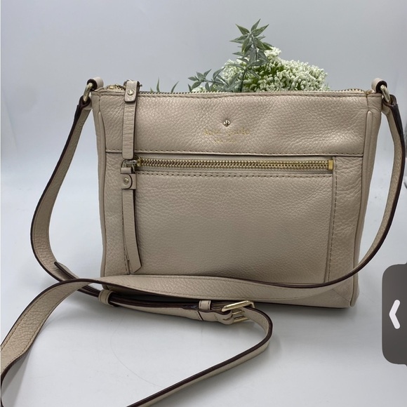 Kate Spade Beige Leather‎ Cobble Hill Ellen Crossbody bag WKRU5941 - Picture 1 of 14